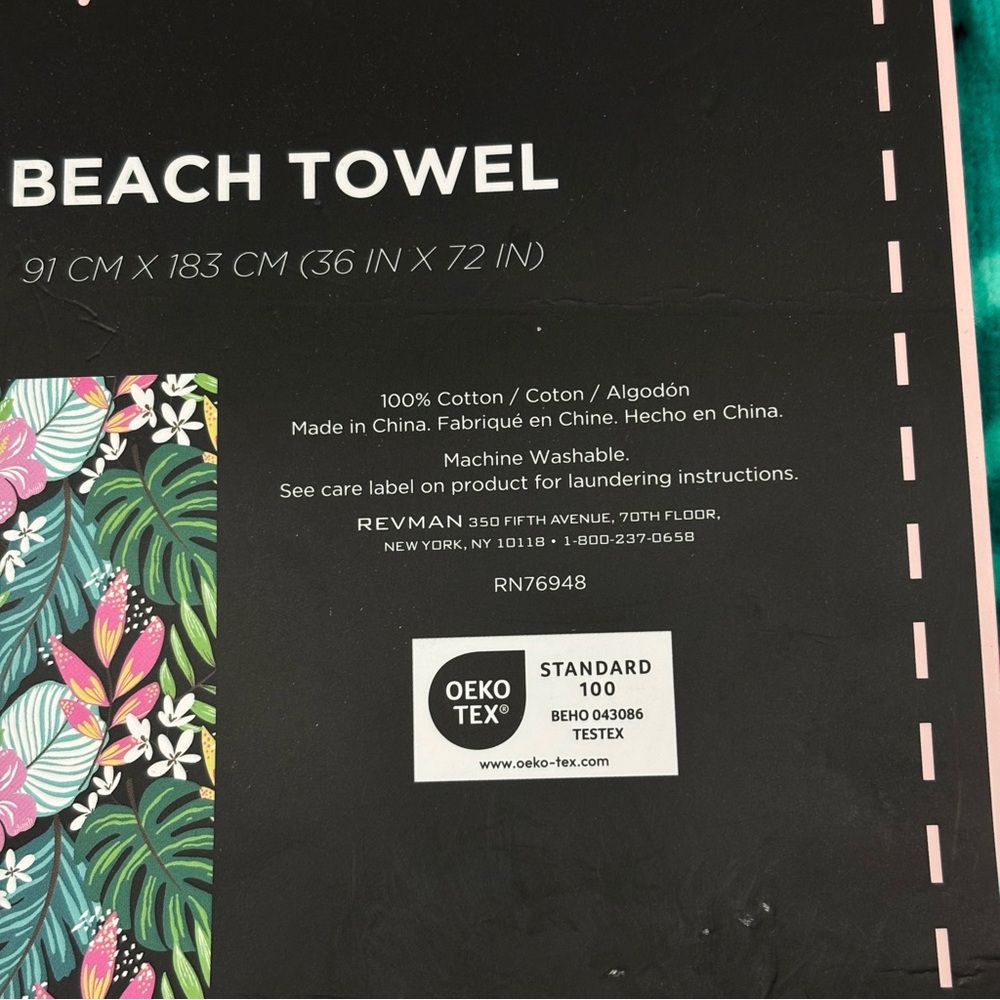 Betsey Johnson Floral Hibiscus Beach Towel NWT - Picture 5 of 5